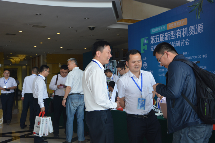 与会代表陆续抵达会议酒店jpg.jpg